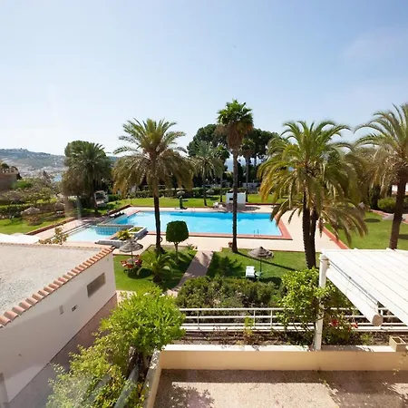 Palmeras With Community Pool