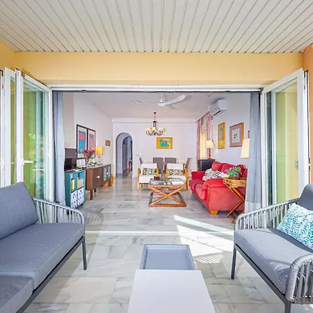Palmeras With Community Pool
