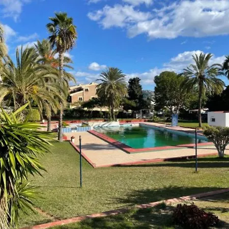 Palmeras With Community Pool